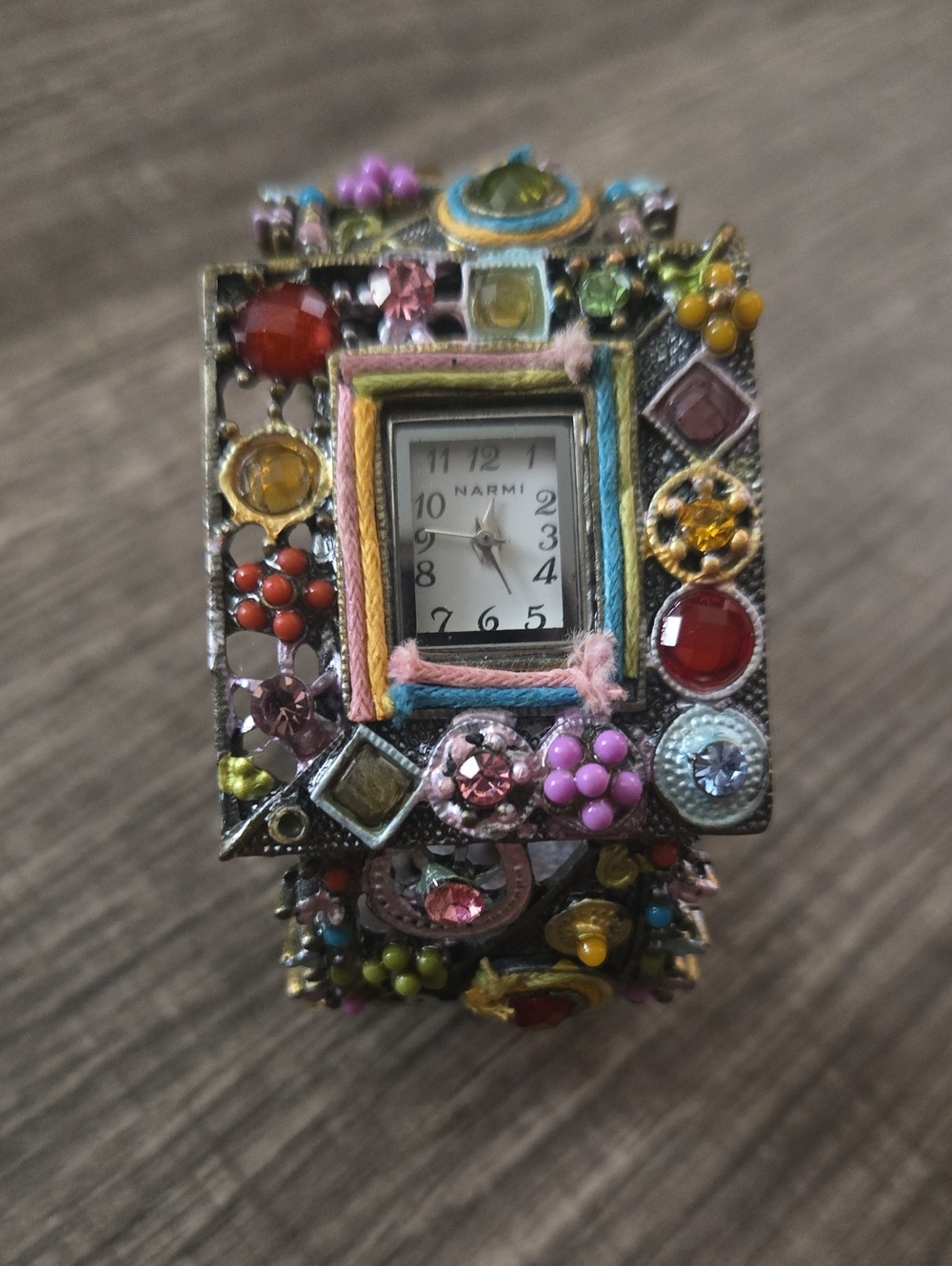 Multicolor Jeweled Decorative Quartz Watch Bracelet